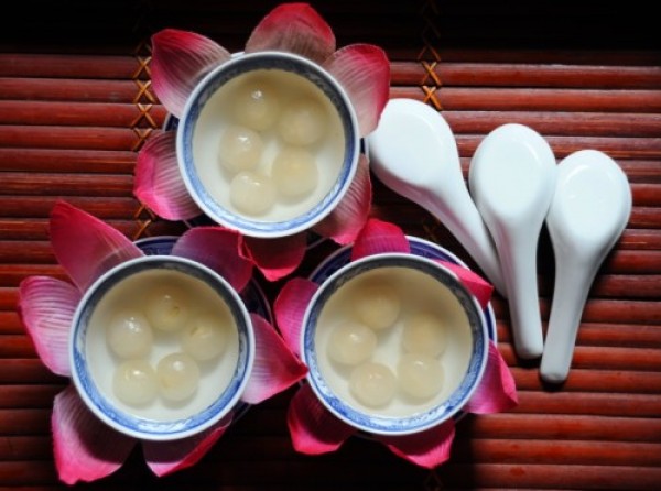 Tea with longan and lotus seed