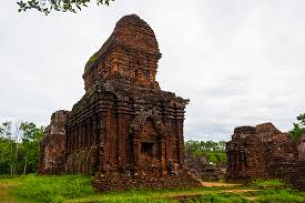  Mỹ Sơn Holy land – a masterpiece of Chăm Architecture 